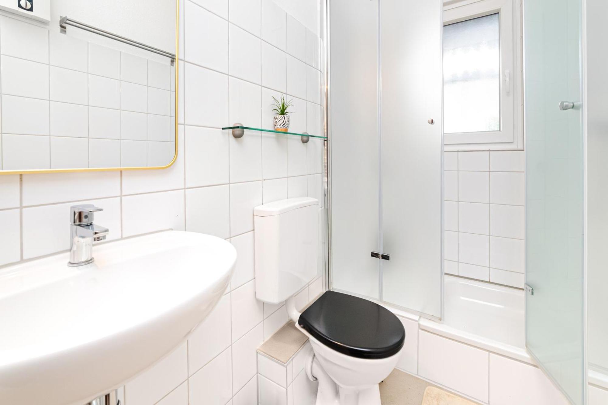 Smart Home - Essen - Perfect For 5 Guests! Central - Balcony - Netflix - Free Parking Zone Dış mekan fotoğraf